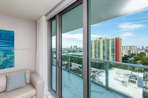 Condo in Sunny Isles Beach, Florida, 2 bedrooms  № 1364280 - photo 27