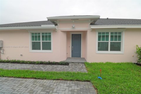 House in Loxahatchee Groves, Florida 3 bedrooms, 181.35 sq.m. № 967427 - photo 2