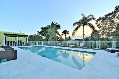 House in Lake Worth, Florida 4 bedrooms, 164.44 sq.m. № 1182110 - photo 29