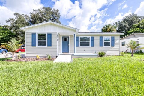 Casa en venta en Tampa, Florida, 3 dormitorios, 85.93 m2 № 1312566 - foto 1