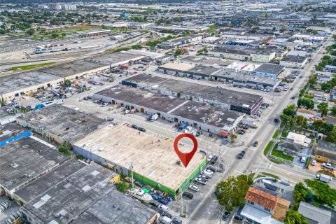 Propiedad comercial en venta en Hialeah, Florida № 1365760 - foto 17