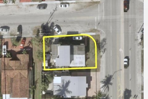 Casa en venta en Hialeah, Florida, 5 dormitorios, 212.75 m2 № 1365761 - foto 16