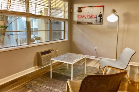 Condo in Miami Beach, Florida, 1 bedroom  № 1155025 - photo 6