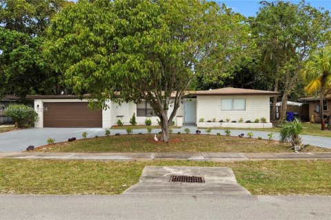 House in Fort Lauderdale, Florida 3 bedrooms, 165.18 sq.m. № 1118282 - photo 1