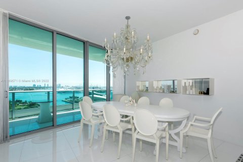 Condominio en alquiler en Miami, Florida, 3 dormitorios, 199.28 m2 № 6043 - foto 17
