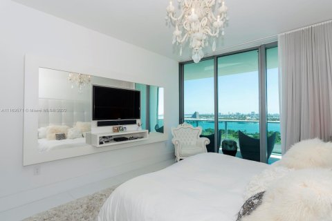 Condominio en alquiler en Miami, Florida, 3 dormitorios, 199.28 m2 № 6043 - foto 19