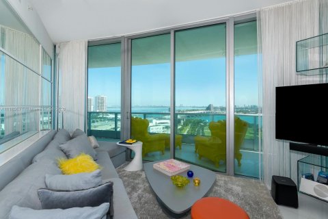 Condominio en alquiler en Miami, Florida, 3 dormitorios, 199.28 m2 № 6043 - foto 16