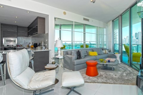 Condominio en alquiler en Miami, Florida, 3 dormitorios, 199.28 m2 № 6043 - foto 8