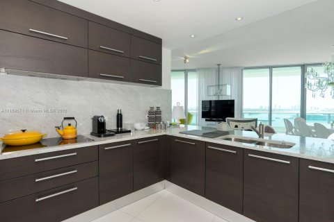 Condominio en alquiler en Miami, Florida, 3 dormitorios, 199.28 m2 № 6043 - foto 14