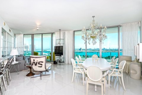 Condominio en alquiler en Miami, Florida, 3 dormitorios, 199.28 m2 № 6043 - foto 7