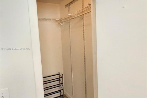 Copropriété à louer à Miami, Floride: 2 chambres, 92.9 m2 № 1364218 - photo 14