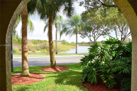 Copropriété à louer à Miramar, Floride: 1 chambre, 78.97 m2 № 1364220 - photo 1