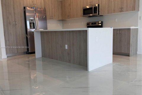 Adosado en venta en Miami, Florida, 5 dormitorios № 1365373 - foto 8