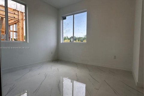 Adosado en venta en Miami, Florida, 5 dormitorios № 1365373 - foto 3