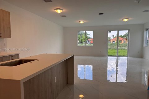 Adosado en venta en Miami, Florida, 5 dormitorios № 1365373 - foto 7