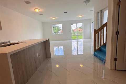 Adosado en venta en Miami, Florida, 5 dormitorios № 1365373 - foto 10