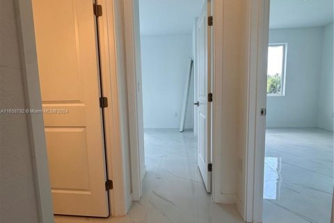 Adosado en venta en Miami, Florida, 5 dormitorios № 1365373 - foto 5