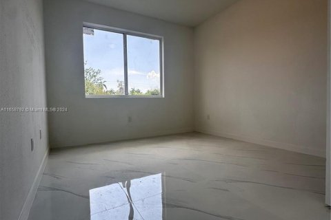 Adosado en venta en Miami, Florida, 5 dormitorios № 1365373 - foto 6