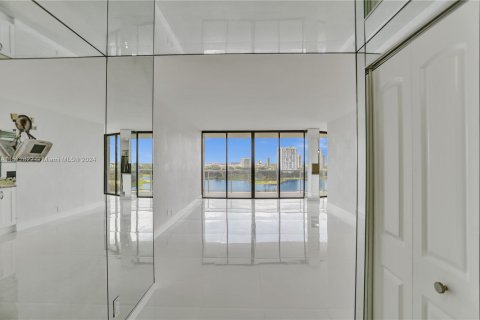 Copropriété à vendre à Aventura, Floride: 2 chambres, 144.93 m2 № 1132560 - photo 2