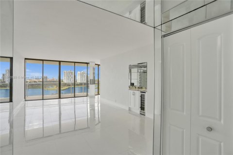 Condominio en venta en Aventura, Florida, 2 dormitorios, 144.93 m2 № 1132560 - foto 4