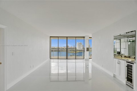 Condominio en venta en Aventura, Florida, 2 dormitorios, 144.93 m2 № 1132560 - foto 5