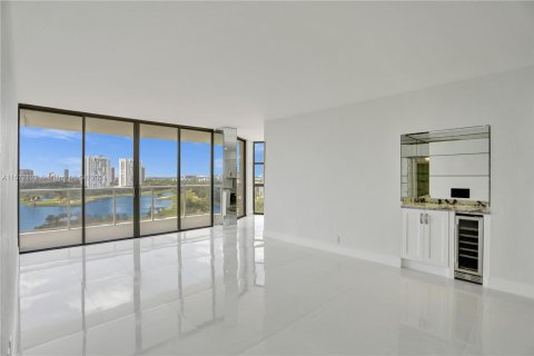 Copropriété à vendre à Aventura, Floride: 2 chambres, 144.93 m2 № 1132560 - photo 1