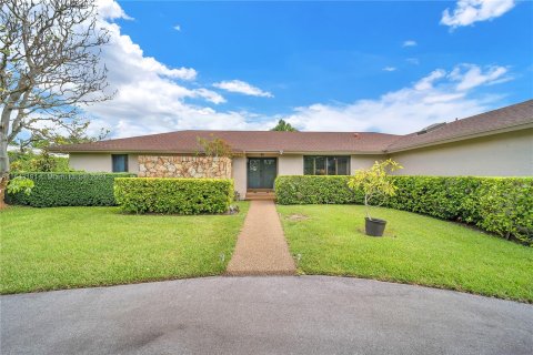 Villa ou maison à vendre à Palmetto Bay, Floride: 4 chambres, 348.94 m2 № 1328063 - photo 1