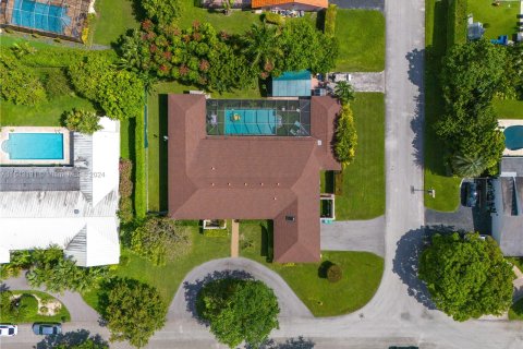 Villa ou maison à vendre à Palmetto Bay, Floride: 4 chambres, 348.94 m2 № 1328063 - photo 9