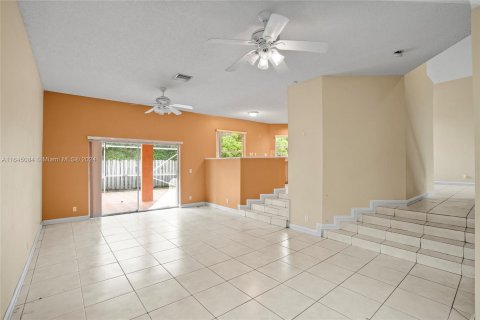 Villa ou maison à vendre à Pembroke Pines, Floride: 4 chambres, 240.34 m2 № 1328066 - photo 11