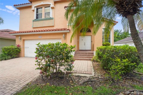 Villa ou maison à vendre à Pembroke Pines, Floride: 4 chambres, 240.34 m2 № 1328066 - photo 1