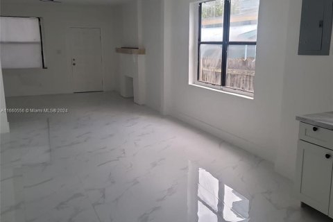 Immobilier commercial à vendre à Miami, Floride: 128.21 m2 № 1365735 - photo 4