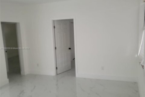 Immobilier commercial à vendre à Miami, Floride: 128.21 m2 № 1365735 - photo 14