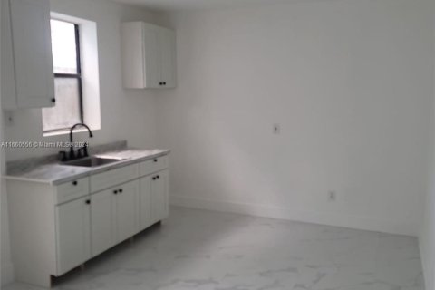 Immobilier commercial à vendre à Miami, Floride: 128.21 m2 № 1365735 - photo 6