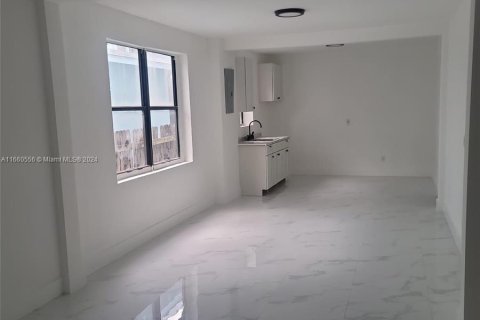 Immobilier commercial à vendre à Miami, Floride: 128.21 m2 № 1365735 - photo 5