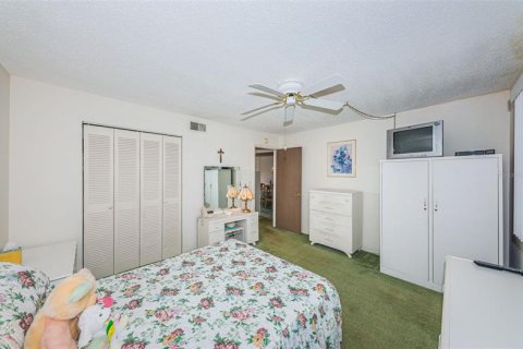 Condo in Saint Petersburg, Florida, 1 bedroom  № 363612 - photo 24