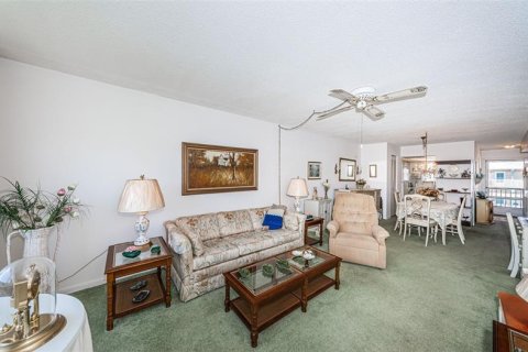 Condo in Saint Petersburg, Florida, 1 bedroom  № 363612 - photo 8