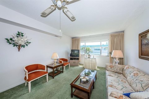 Condo in Saint Petersburg, Florida, 1 bedroom  № 363612 - photo 6