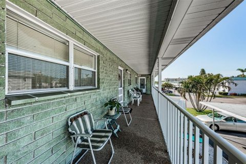 Condo in Saint Petersburg, Florida, 1 bedroom  № 363612 - photo 1