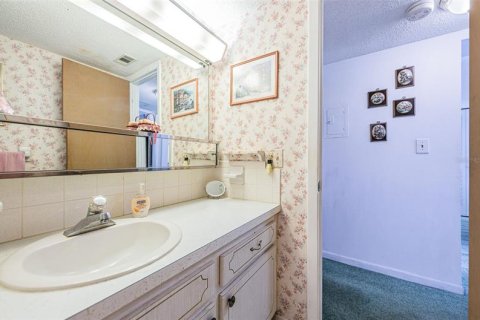 Condo in Saint Petersburg, Florida, 1 bedroom  № 363612 - photo 28