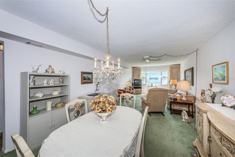 Condo in Saint Petersburg, Florida, 1 bedroom  № 363612 - photo 13