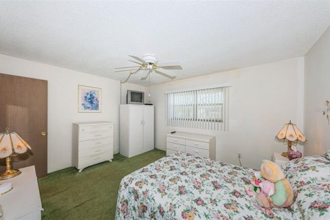 Condo in Saint Petersburg, Florida, 1 bedroom  № 363612 - photo 25