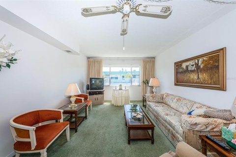 Condo in Saint Petersburg, Florida, 1 bedroom  № 363612 - photo 7