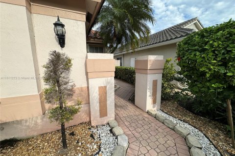 Villa ou maison à vendre à Pembroke Pines, Floride: 3 chambres, 219.99 m2 № 1233498 - photo 5