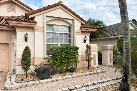 Villa ou maison à vendre à Pembroke Pines, Floride: 3 chambres, 219.99 m2 № 1233498 - photo 3