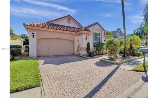 Villa ou maison à vendre à Pembroke Pines, Floride: 3 chambres, 219.99 m2 № 1233498 - photo 2