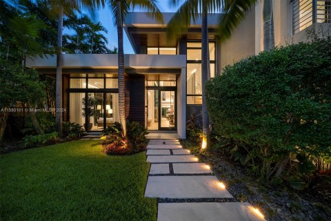 House in Miami, Florida 7 bedrooms, 640.1 sq.m. № 1155006 - photo 9