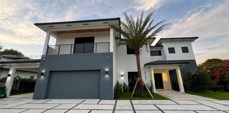 House in Miami, Florida 6 bedrooms, 733.46 sq.m. № 1222973