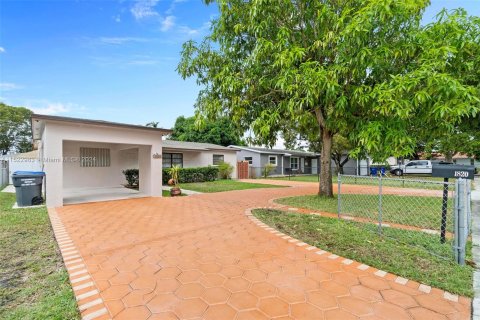 Villa ou maison à vendre à Hollywood, Floride: 3 chambres, 150.5 m2 № 975892 - photo 10