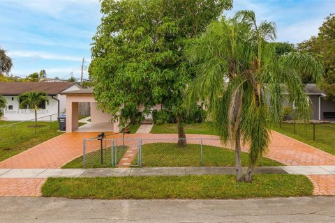 Villa ou maison à vendre à Hollywood, Floride: 3 chambres, 150.5 m2 № 975892 - photo 6