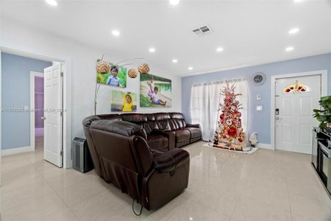 Casa en venta en Hollywood, Florida, 3 dormitorios, 150.5 m2 № 975892 - foto 24